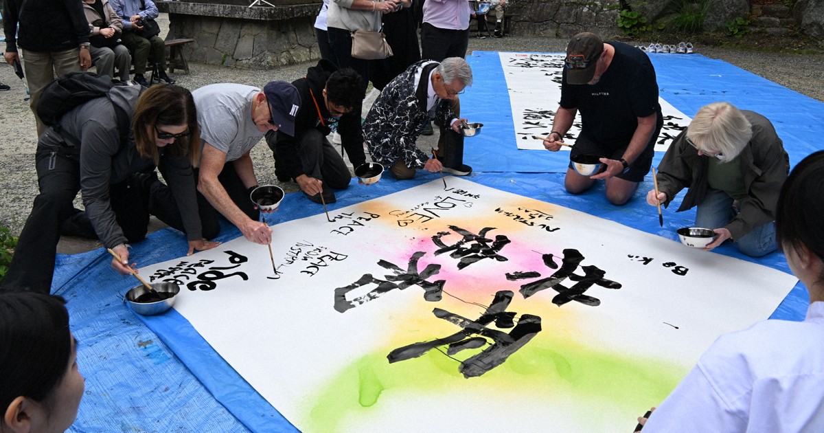 書道パフォーマンスで表現　自分らしさと書の魅力　愛媛・伊予高