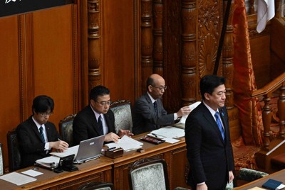 高市早苗首相「睡不到3小時」貼文引發爭議,在野黨質疑國家領導人工作方式