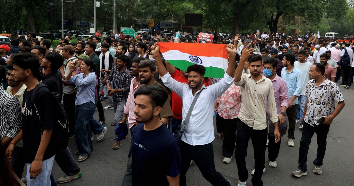 インドで「ゴキブリ人民党」の抗議活動拡大 教育相の辞任求め