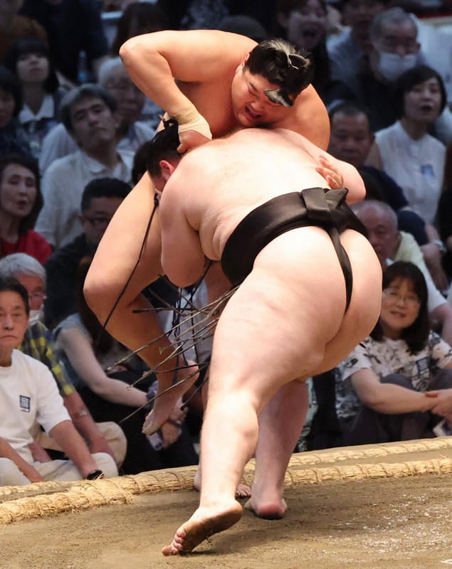 獅司靠「媽媽」的建議攻略阿炎,達成大相撲名古屋場所幕內勝越