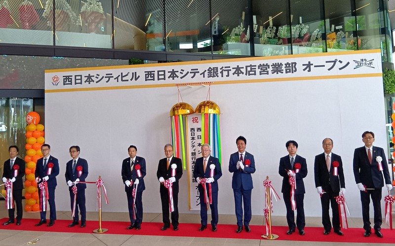 博多車站前新地標「西日本城市銀行大樓」開幕,多家新店陸續進駐
