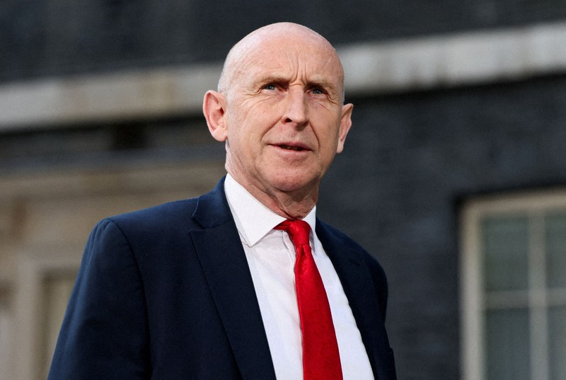 英國新首相巴納姆任命前國防部長希利為財政大臣,擬增國防開支