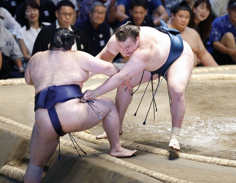 關脇安青錦達成十勝,確定重返大關寶座 - 日本大相撲名古屋場所