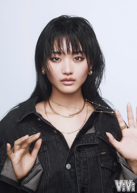 オリコンニュース：櫻坂46・山﨑天、ジュエリーをクールかつモードに