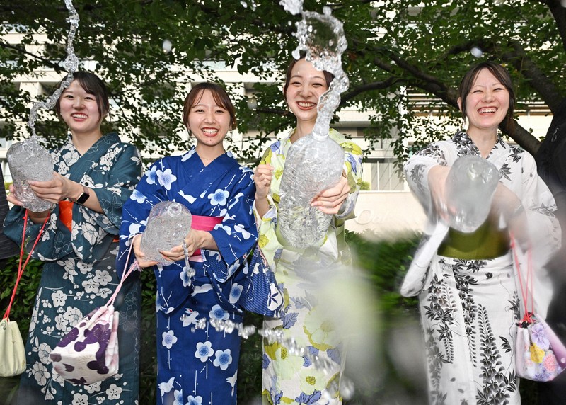 六本木舉辦「打水大作戰」 居民體驗夏日清涼