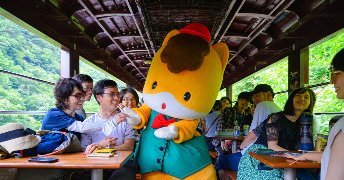 Easy Japanese news in translation: Gunmachan train ran on Watarase Keikoku Railway