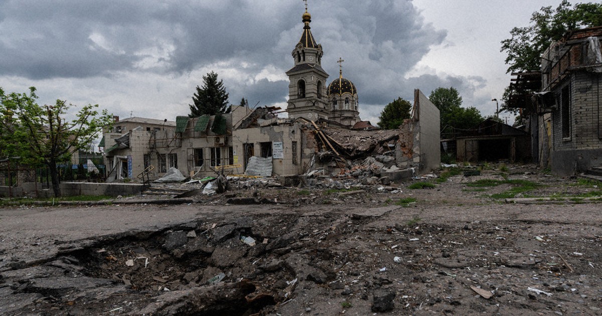 2 dead in Ukraine from Russian attacks, 4 more in Russian-held area hit by Ukrainian drones
